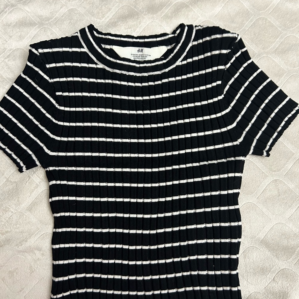 H&M Monochrome Striped Ribbed Tee